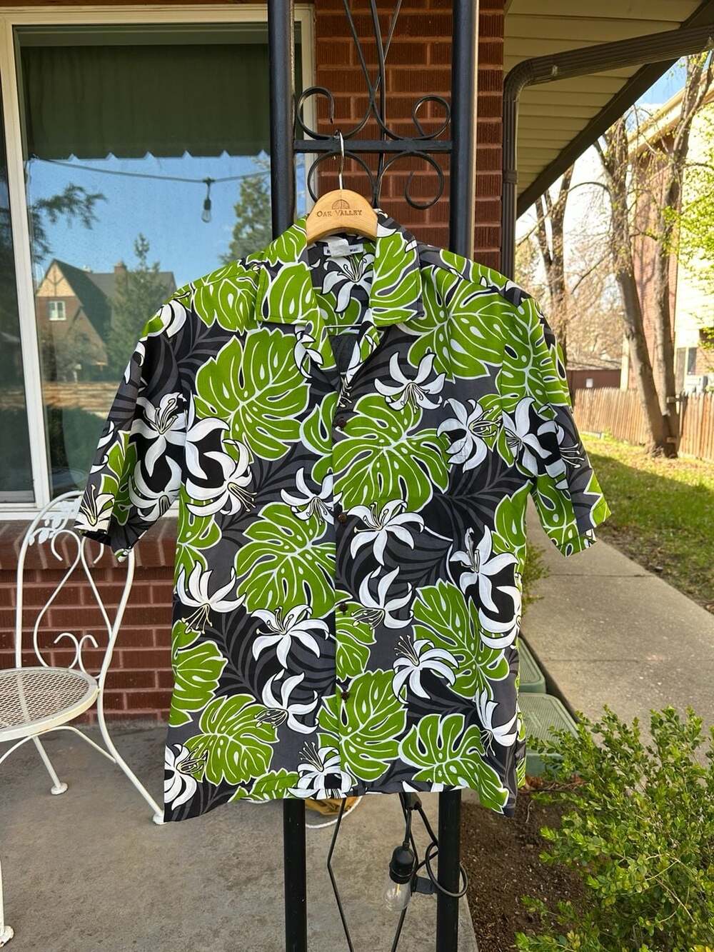 Made in Hawaii Monstera Leaf & Lily Print Hawaiian Aloha Shirt Size L